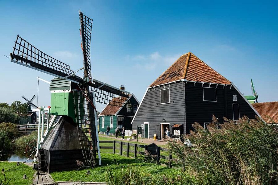 Amsterdam: Experience Zaanse Schans Windmills & Cheese Farm - The windmills and historic village walk, what to look for