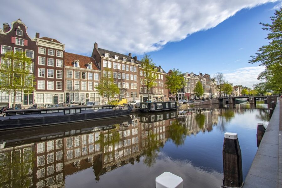 Amsterdam: Express Walk with a Local in 90 minutes - A 90 minute plan that actually fits your schedule
