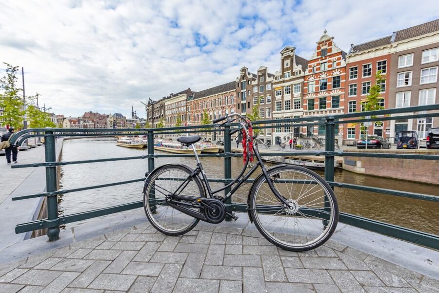 Amsterdam: Express Walk with a Local in 90 minutes - Practical tips to get the most out of your 90 minute walk