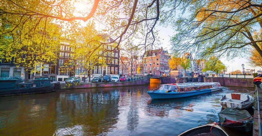 Amsterdam Family Friendly Historical Walking Tour - Old Town Walking Highlights That Actually Work With Kids