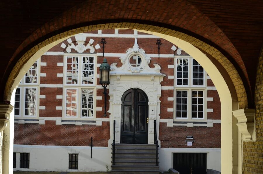 Amsterdam: Financial History Tour - Starting at Bistro Berlage, then stepping into Berlage’s money world