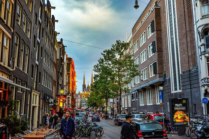 Amsterdam Food and Culture Experience - Begijnhof courtyard: stepping into a quieter Amsterdam rhythm