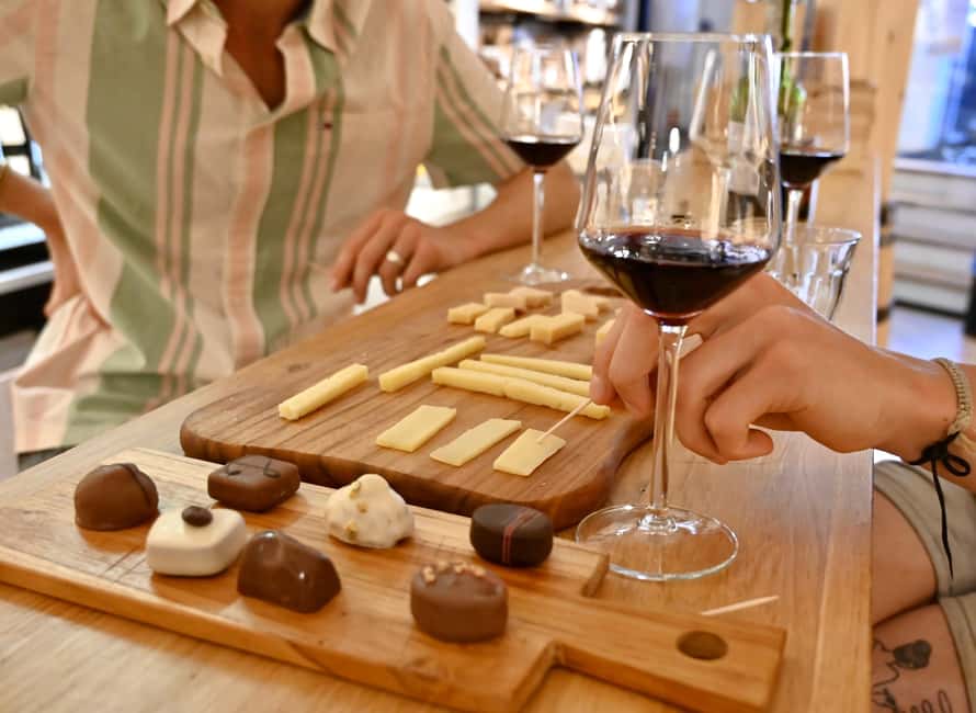 Amsterdam: Food Tour with Drinks by Spui, Canals and Jordaan - Key highlights you will feel on this food walk