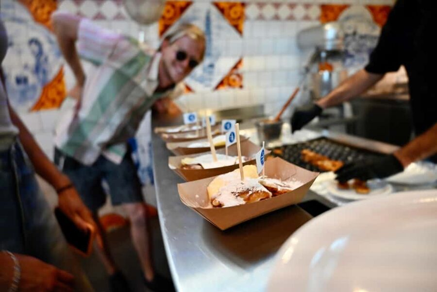 Amsterdam: Food Tour with Drinks by Spui, Canals and Jordaan - De Negen Straatjes: tasting in the lanes