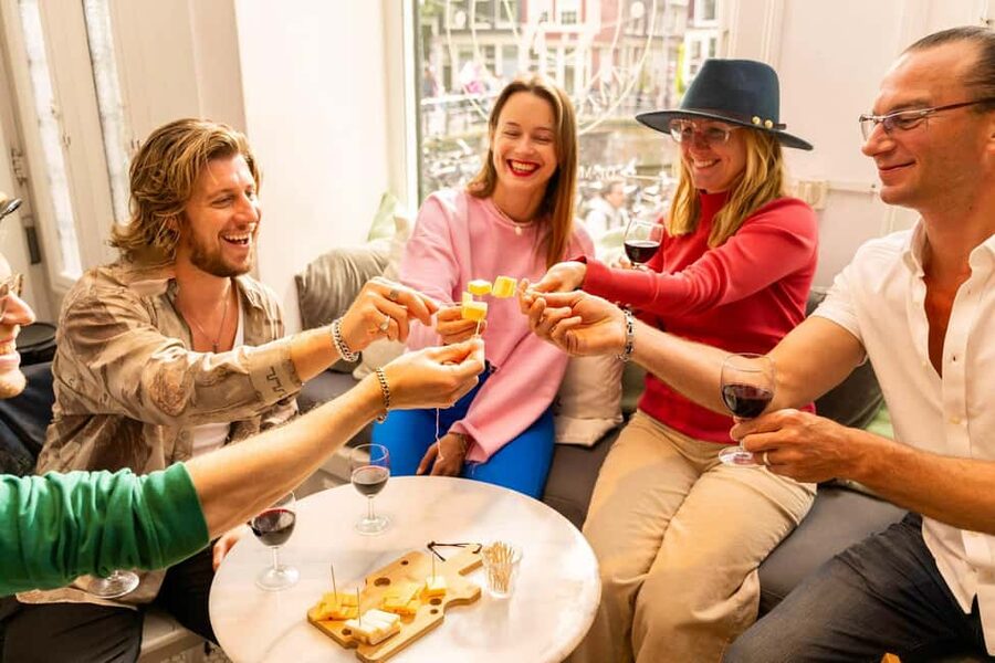 Amsterdam: Food Tour with Drinks by Spui, Canals and Jordaan - Cheese tasting in the Binnenstad, aged Gouda first