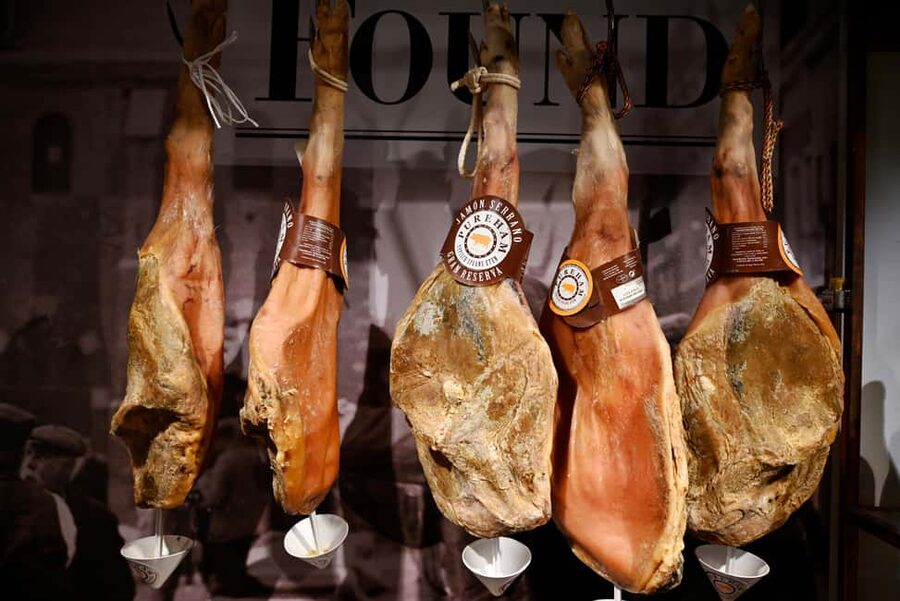 Amsterdam: Food Tour with Drinks by Spui, Canals and Jordaan - Canal belt tastings: herring, bitterballen, and the jenever moment