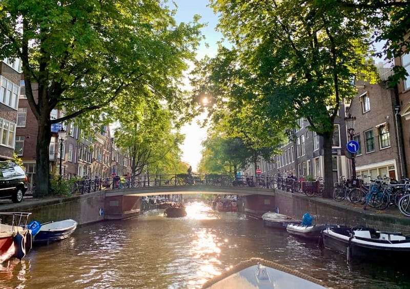 Amsterdam: German Canal Cruise with Unlimited Drinks Option - Finding BoatNow Sea Palace and the DoubleTree Hilton Pier