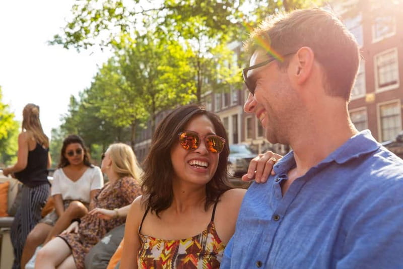 Amsterdam: German Canal Cruise with Unlimited Drinks Option - German-Language Storytelling That Makes the Canals Easier to Follow