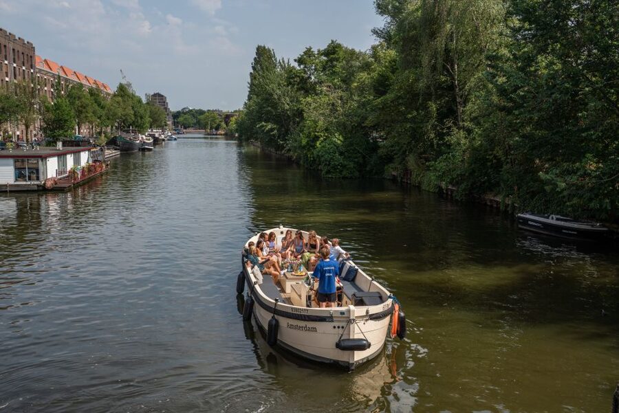 Amsterdam: German Guided Canal Cruise with on Board Bar - Should you book this canal cruise with Starboard?
