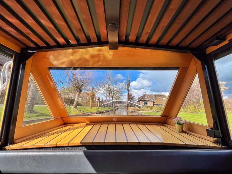 Amsterdam: Giethoorn, Afsluitdijk and Zaanse Schans Day Trip - Giethoorn: car-free canals, 1-hour boat cruise, and bridge spotting