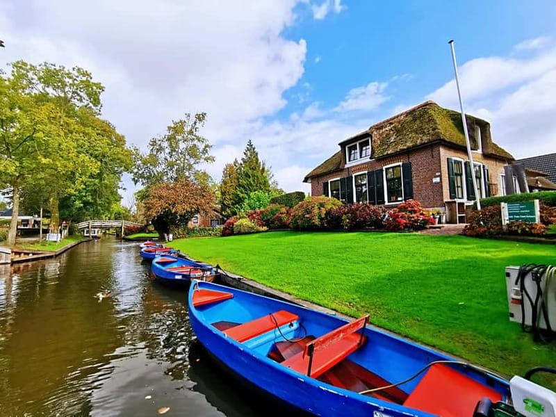 Amsterdam: Giethoorn, Afsluitdijk and Zaanse Schans Day Trip - The ride: hotel pickup, minivan comfort, and how long you are actually in transit