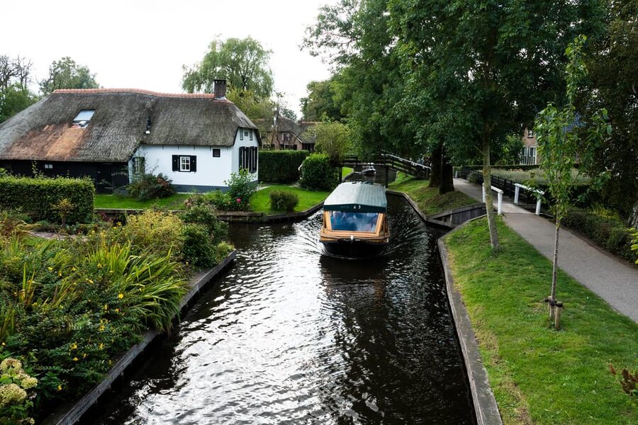 Amsterdam: Giethoorn Tour Scenic Cruise, Cheese & Free Time - Price and Value: Why $75 can feel fair for this mix