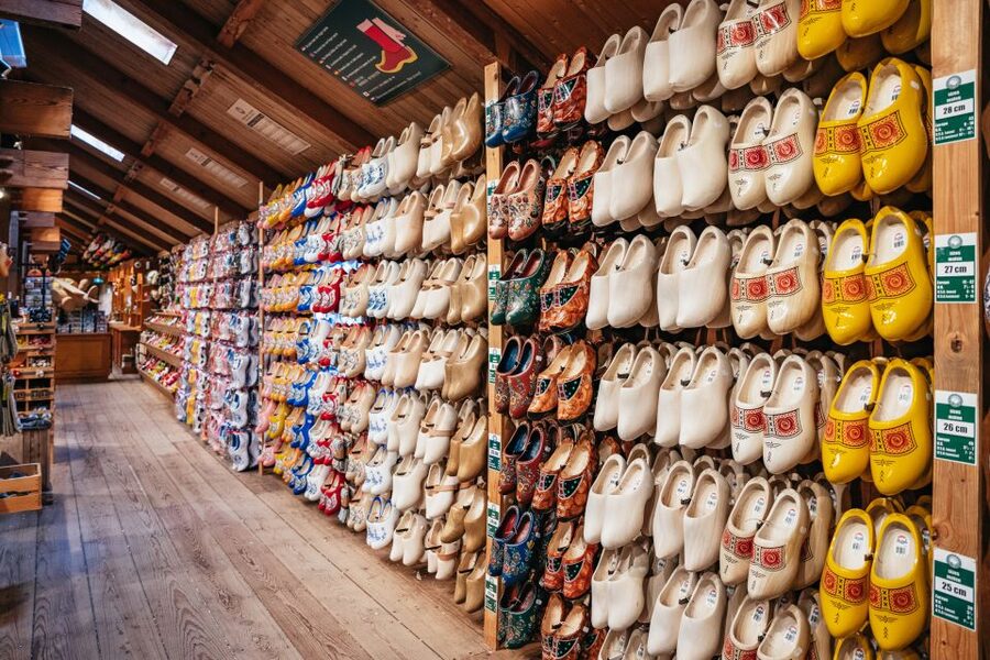 Amsterdam: Giethoorn, Volendam, and Zaanse Schans Tour - Key Points Worth Filing Away