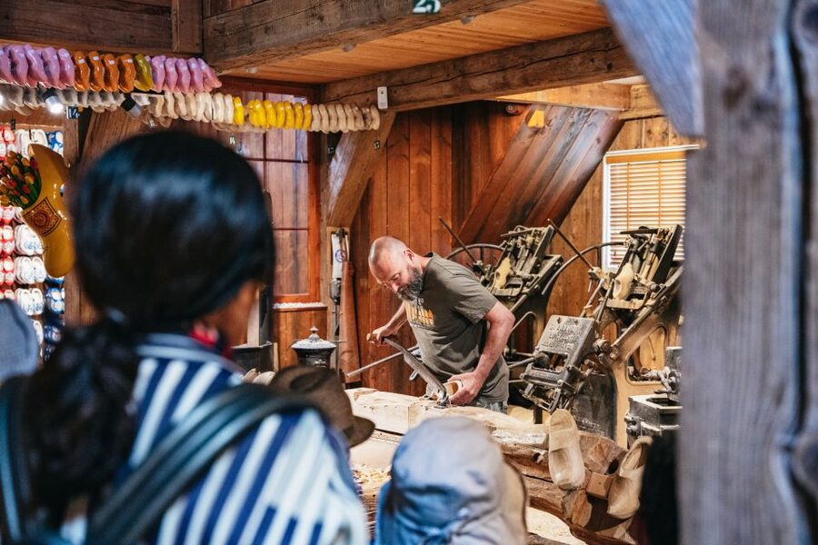 Amsterdam: Giethoorn, Volendam, and Zaanse Schans Tour - Zaanse Schans: Windmills, Clogs, and Cheese You Can Actually Taste