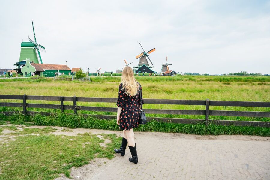 Amsterdam: Giethoorn, Volendam, and Zaanse Schans Tour - Giethoorn: The Car-Free Canal Village and Your Boat Cruise