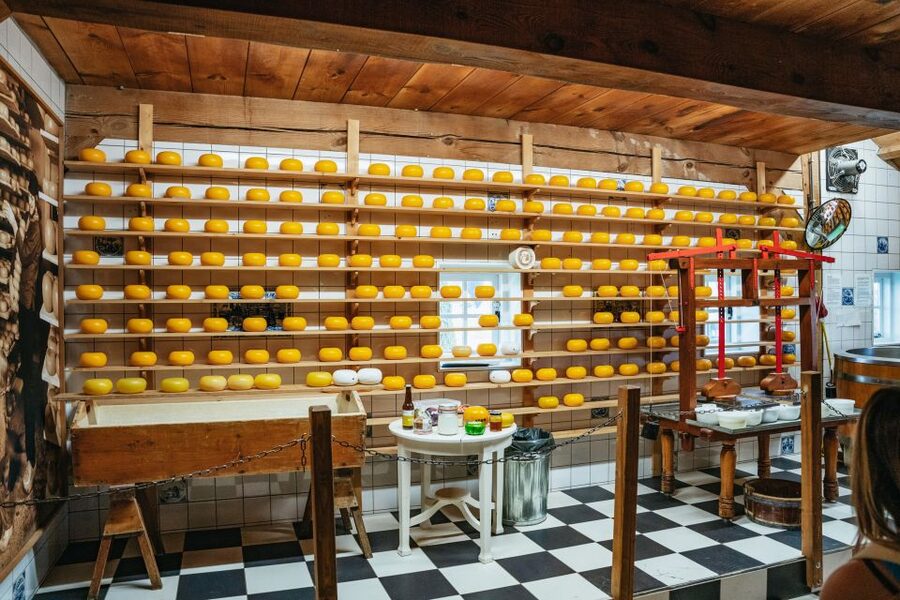 Amsterdam: Giethoorn, Volendam, and Zaanse Schans Tour - Price and Value: Is $164 a Good Deal for Three Regions?