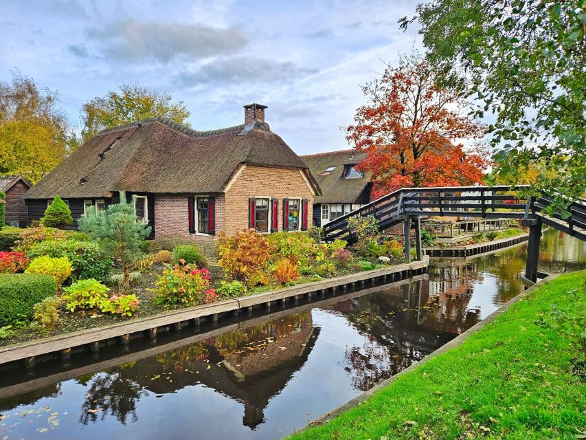 Amsterdam: Giethoorn, Zaandam & Zaanse Schans Tour w/ Pickup - Giethoorn by Whisper Electric Boat: You Drive the Canals