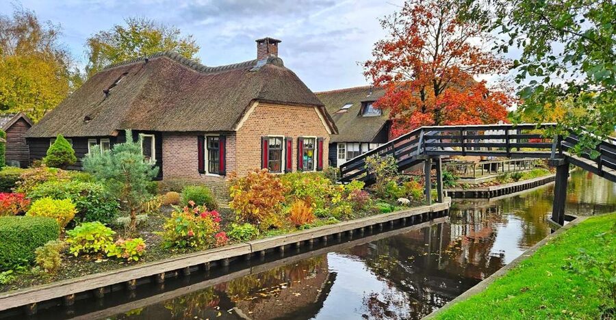 Amsterdam: Giethoorn, Zaandam & Zaanse Schans Tour w/ Pickup - Zaandam and the Lego Hotel Photo Moment