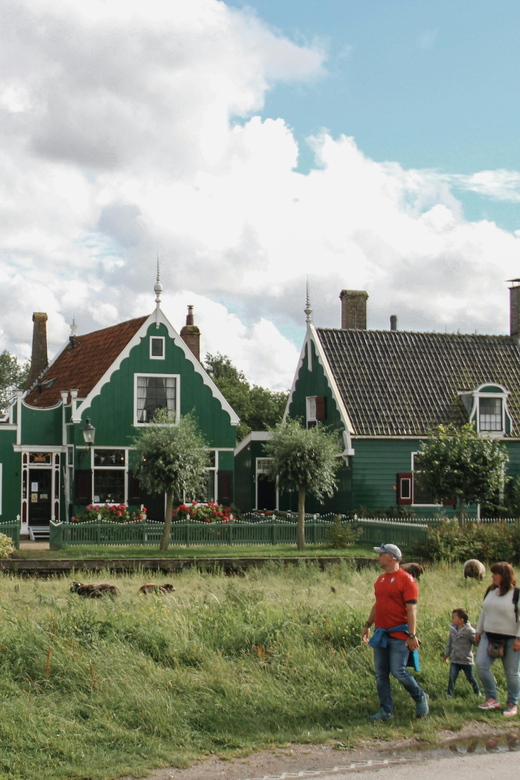 Amsterdam: Giethoorn & Zaanse Schans Small Group Day Trip - Price and value: what $118 is buying you (and why it can be worth it)