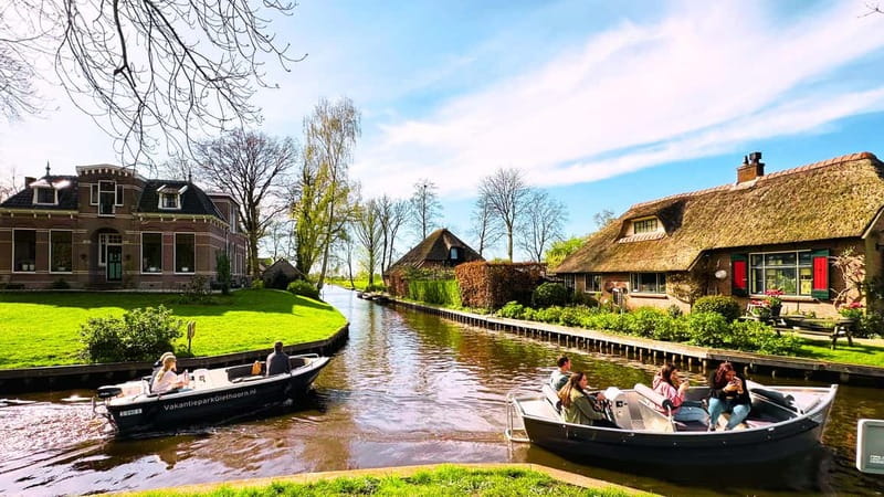 Amsterdam: Giethoorn & Zaanse Schans Small Group Day Trip - Clog workshop plus diamond demonstration: crafts you can actually do
