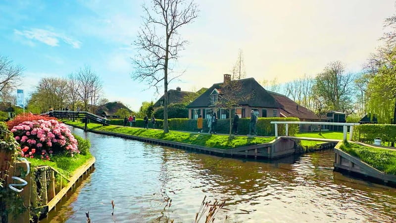 Amsterdam: Giethoorn & Zaanse Schans Small Group Day Trip - How the day feels: structured stops, real personal time