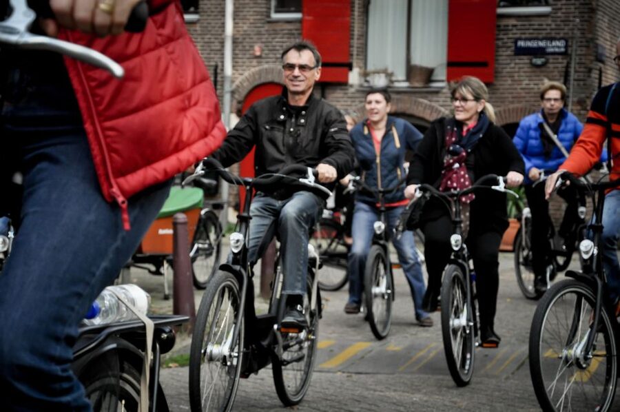 Amsterdam: Guided City Bike Tour in French - Why This French Amsterdam Bike Tour Works So Well in 2.5 Hours