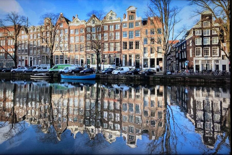 Amsterdam: Guided Off-The-Beaten-Track Walking Tour - How the guide style can change your day (and who you might get)