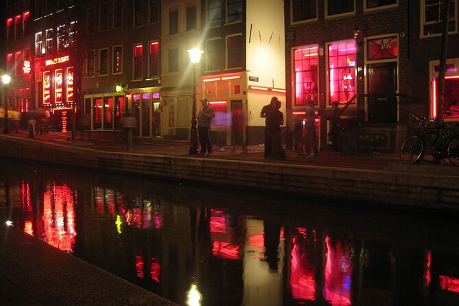 Amsterdam: Guided Red Light District and City Walking Tour - The smallest house and the VOC connection