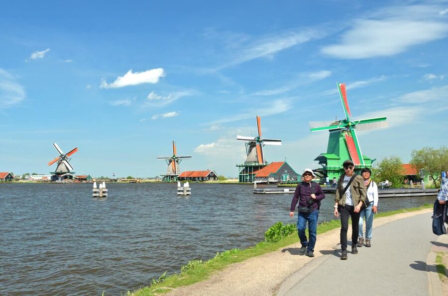 Amsterdam: Guided Zaanse Schans, Windmills & Cheese Tour - Price and what you really get for your $22