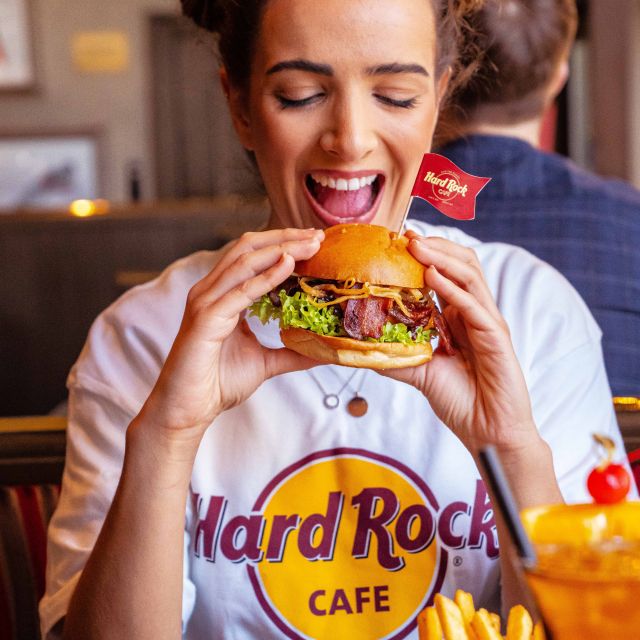 Amsterdam: Hard Rock Cafe Experience - Service That Feels Personal in a Big Dining Room
