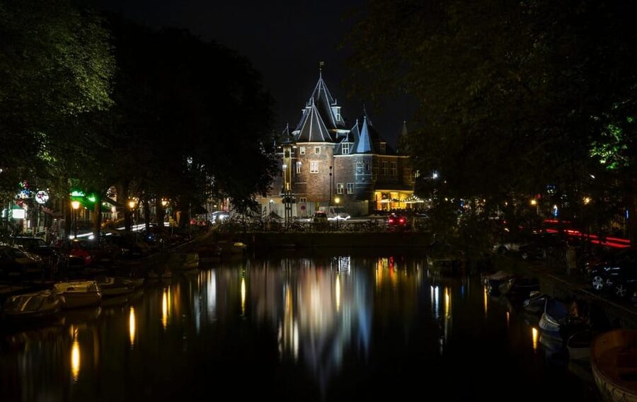 Amsterdam: Haunted History and Ghost Walking Tour - Spinhuis: A women’s prison you feel in your chest