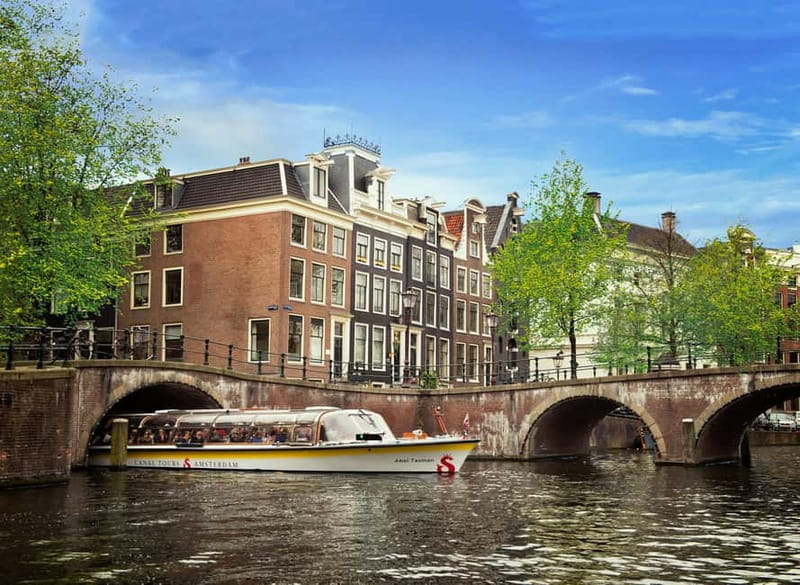 Amsterdam: Heated Canal Cruise Including Audioguide - Should You Book This Heated Canal Cruise?