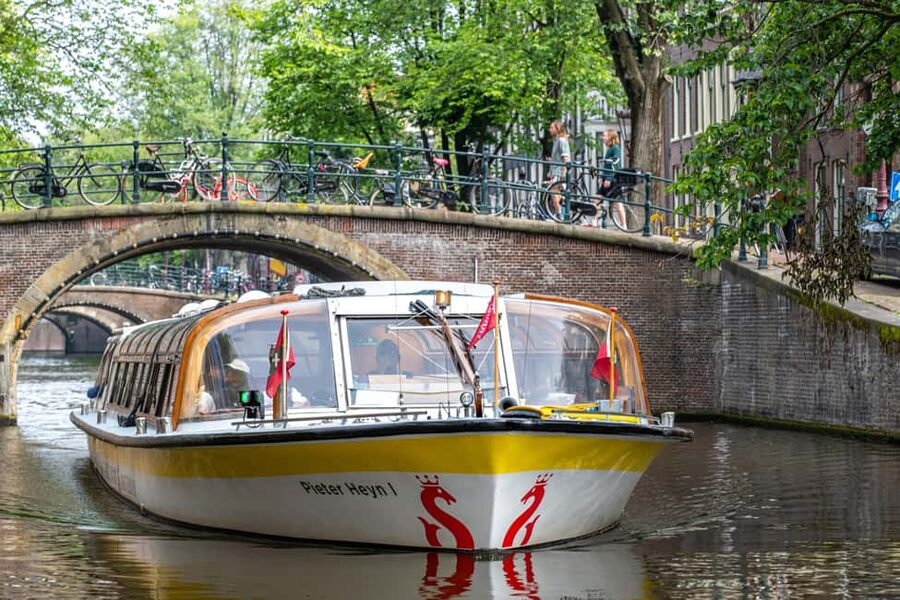 Amsterdam: Heated Canal Cruise Including Audioguide - Start Points That Affect Your Time: Damrak, Central Station, or the Rijksmuseum