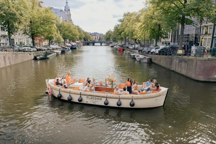 Amsterdam: Heated Canal Cruise with Unlimited Drinks & Bite - Heated Comfort, Open Air vs. Enclosed Boats, and Winter Reality