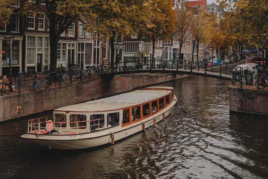 Amsterdam: Heated Canal Cruise with Unlimited Drinks & Bite - Small Details That Improve the Day