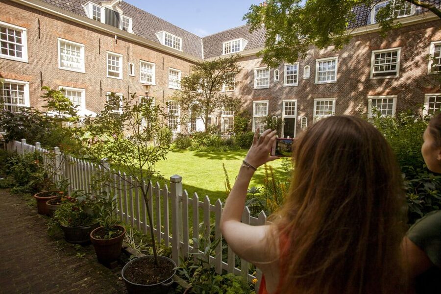 Amsterdam: Hidden Gems & Highlights Guided Bike Tour - Courtyard-and-church stops that change how you read the streets