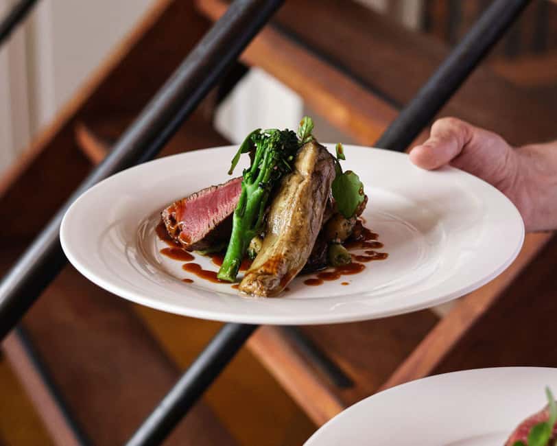 Amsterdam: High-End 3-Course Dinner Canal Cruise - The Flow of the 3-Course Dinner, Served Warm as You Cruise