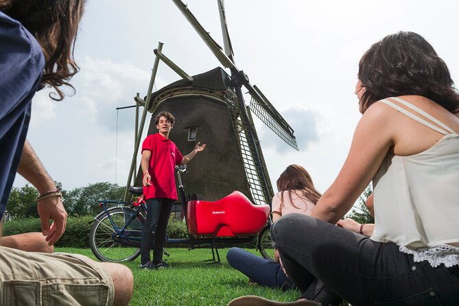 Amsterdam Highlights Bike Tour - Guided in EN/ES/DE/NL - Meeting point, bikes, and how the ride actually feels