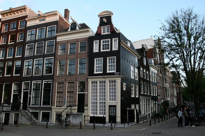 Amsterdam Highlights Walking Tour: Small Group Experience - Nieuwmarkt: the East-side history and the Jewish district link