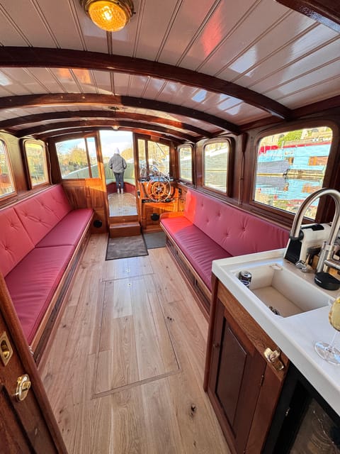 Amsterdam: Historic Boat Cruise with open bar and nibbles - The canal route, what you’ll actually do for 1.5 hours