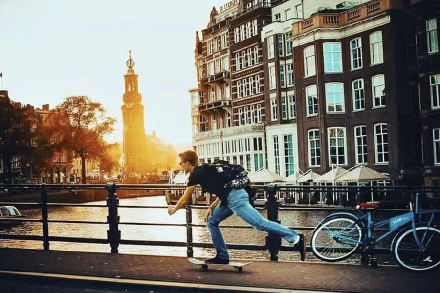 Amsterdam: History, Culture & Hidden Gems Walking Tour - Price and value: what $38 buys you in Amsterdam