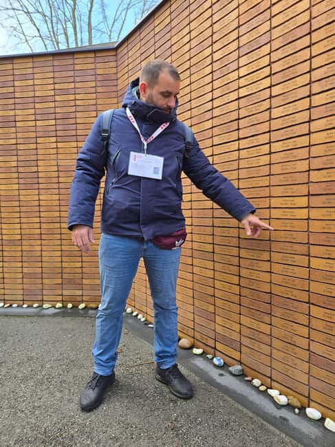 Amsterdam: History, Hidden Gems & Future Eco-Walking Tour - Getting started at De Silveren Spiegel, and what to bring