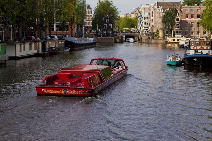 Amsterdam: Hop-On Hop-Off Bus and Boat options - The included fika and the Gassan Diamonds stop