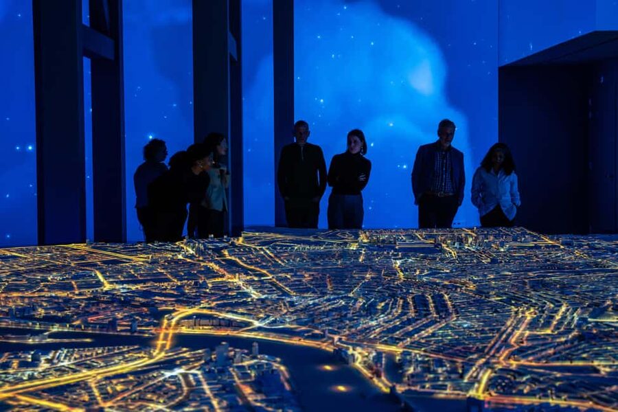 Amsterdam in Motion Entry Ticket - The audiovisual show, projection mapping, and sound setup