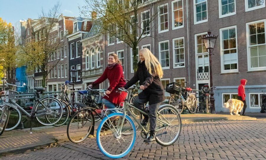 Amsterdam: Inner City Bike Tour German or English (Private) - Nieuwmarkt Square, Chinatown, and the trading story of Amsterdam
