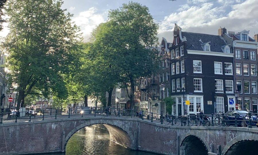 Amsterdam: Inner City Bike Tour German or English (Private) - Optional pause for beer, coffee, and apple pie