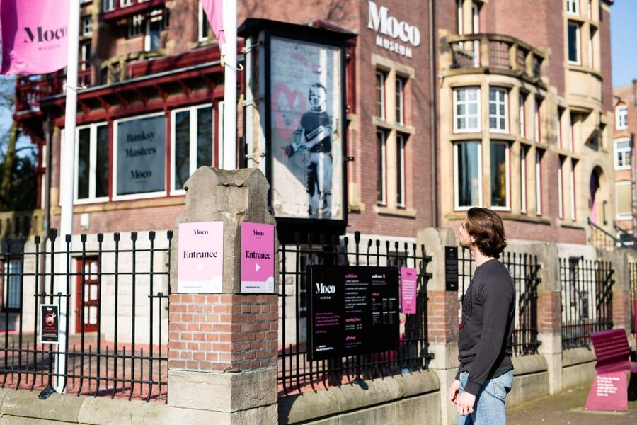 Amsterdam: Instagram Scenic Photo Spots & Moco Museum Tour - The drunken houses moment: small stop, big photo payoff