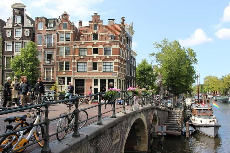 Amsterdam: Jordaan Area Walking Tour - From Torensluis Bridge to Herengracht: Big Landmark to Real Neighborhood