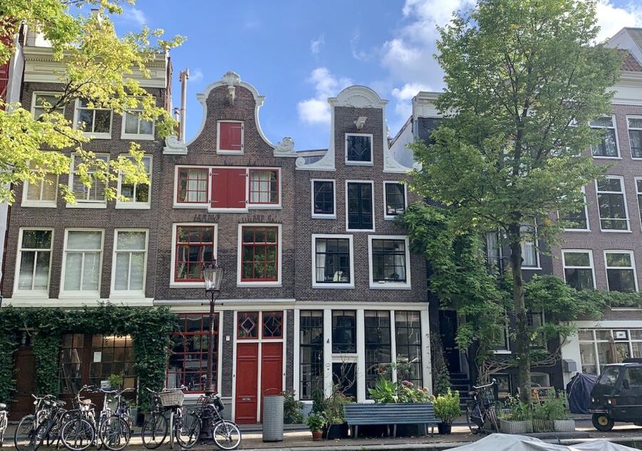 Amsterdam: Jordaan District Tour with a German guide - Why the Jordaan works so well with a guide