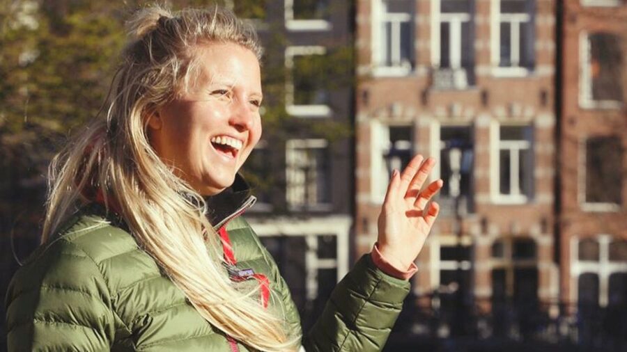Amsterdam: Jordaan District Tour with a German guide - The canal-side route at Grachtengordel, and why you should look down